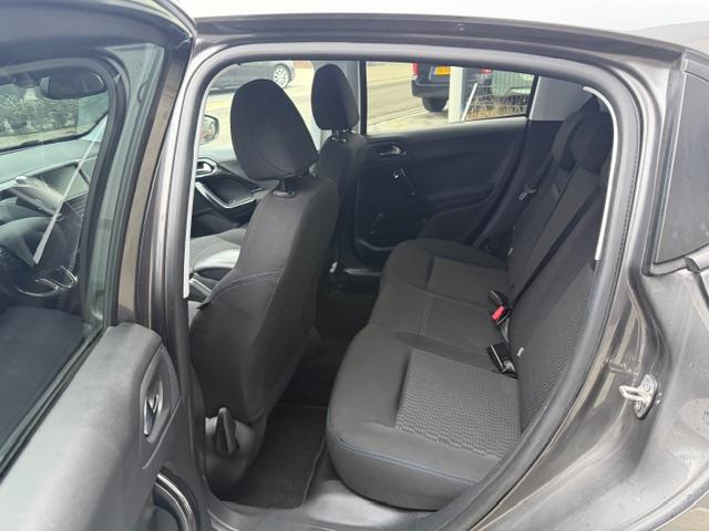Peugeot 208 Peugeot 208 1.2 PureTech Signature 6 maanden GARANTIE inbegrepen NAVIGATIE