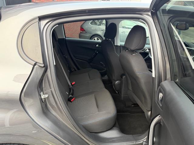 Peugeot 208 Peugeot 208 1.2 PureTech Signature 6 maanden GARANTIE inbegrepen NAVIGATIE