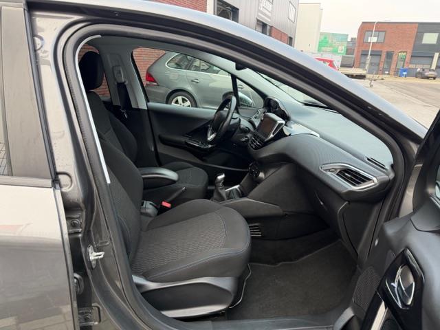 Peugeot 208 Peugeot 208 1.2 PureTech Signature 6 maanden GARANTIE inbegrepen NAVIGATIE
