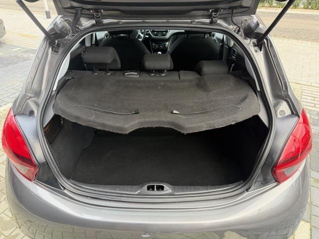 Peugeot 208 Peugeot 208 1.2 PureTech Signature 6 maanden GARANTIE inbegrepen NAVIGATIE
