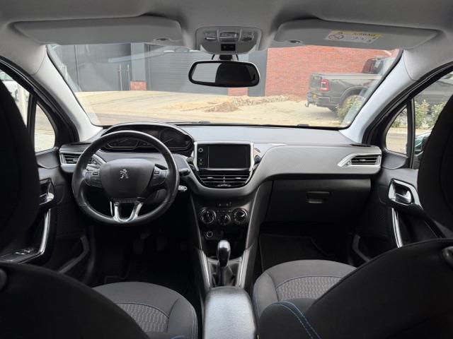 Peugeot 208 Peugeot 208 1.2 PureTech Signature 6 maanden GARANTIE inbegrepen NAVIGATIE