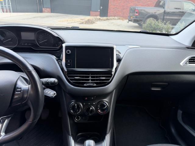 Peugeot 208 Peugeot 208 1.2 PureTech Signature 6 maanden GARANTIE inbegrepen NAVIGATIE