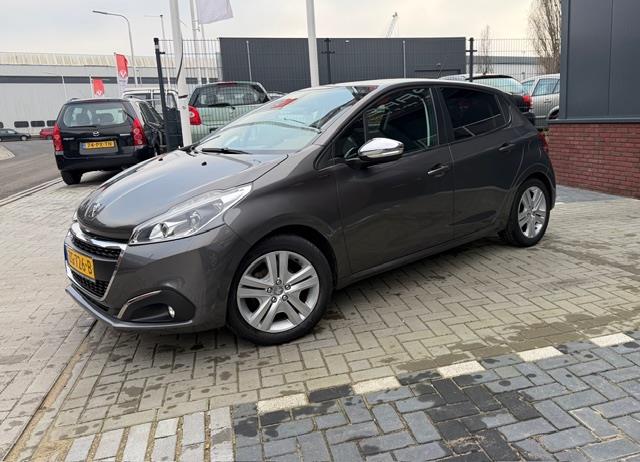 Peugeot 208 Peugeot 208 1.2 PureTech Signature 6 maanden GARANTIE inbegrepen NAVIGATIE