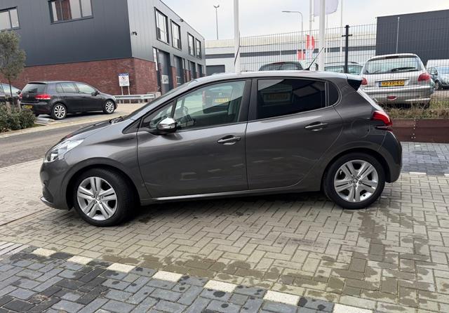 Peugeot 208 Peugeot 208 1.2 PureTech Signature 6 maanden GARANTIE inbegrepen NAVIGATIE
