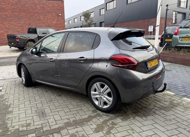 Peugeot 208 Peugeot 208 1.2 PureTech Signature 6 maanden GARANTIE inbegrepen NAVIGATIE