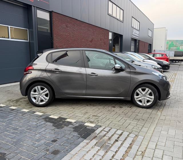 Peugeot 208 Peugeot 208 1.2 PureTech Signature 6 maanden GARANTIE inbegrepen NAVIGATIE