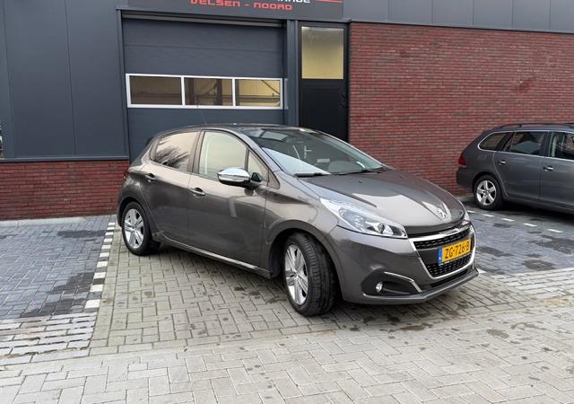 Peugeot 208 Peugeot 208 1.2 PureTech Signature 6 maanden GARANTIE inbegrepen NAVIGATIE