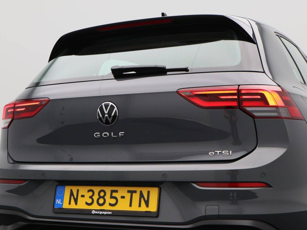 Volkswagen Golf Volkswagen Golf 1.0 eTSi 110 Pk Life | Adaptive Cruise | Camera | Navigatie | Climatronic | 16 Inch | 112.282 Km !!