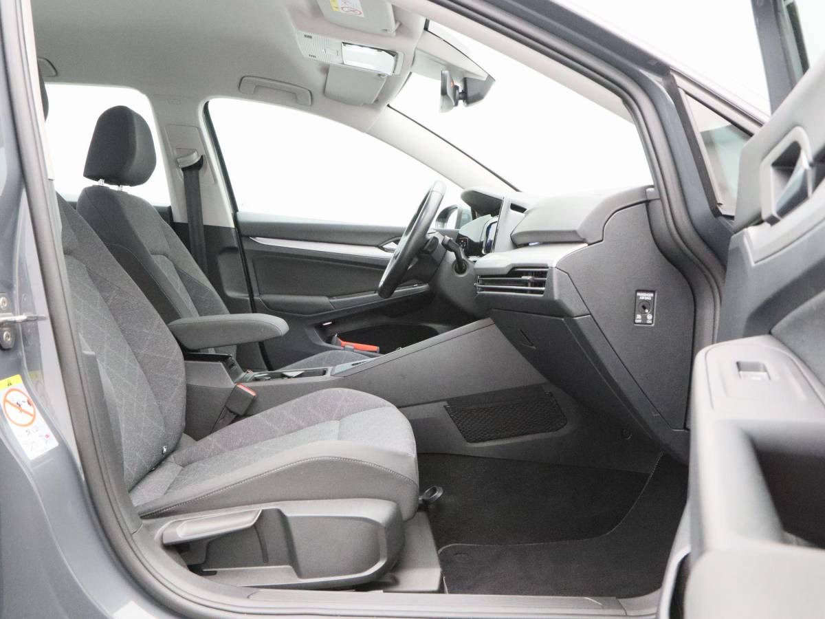 Volkswagen Golf Volkswagen Golf 1.0 eTSi 110 Pk Life | Adaptive Cruise | Camera | Navigatie | Climatronic | 16 Inch | 112.282 Km !!