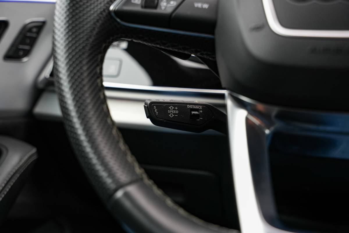Audi Q8 Audi Q8 60 TFSI e quattro Competition B&O Panodak Carbon 360 Cam Dode Hoek ACC Stoelventilatie
