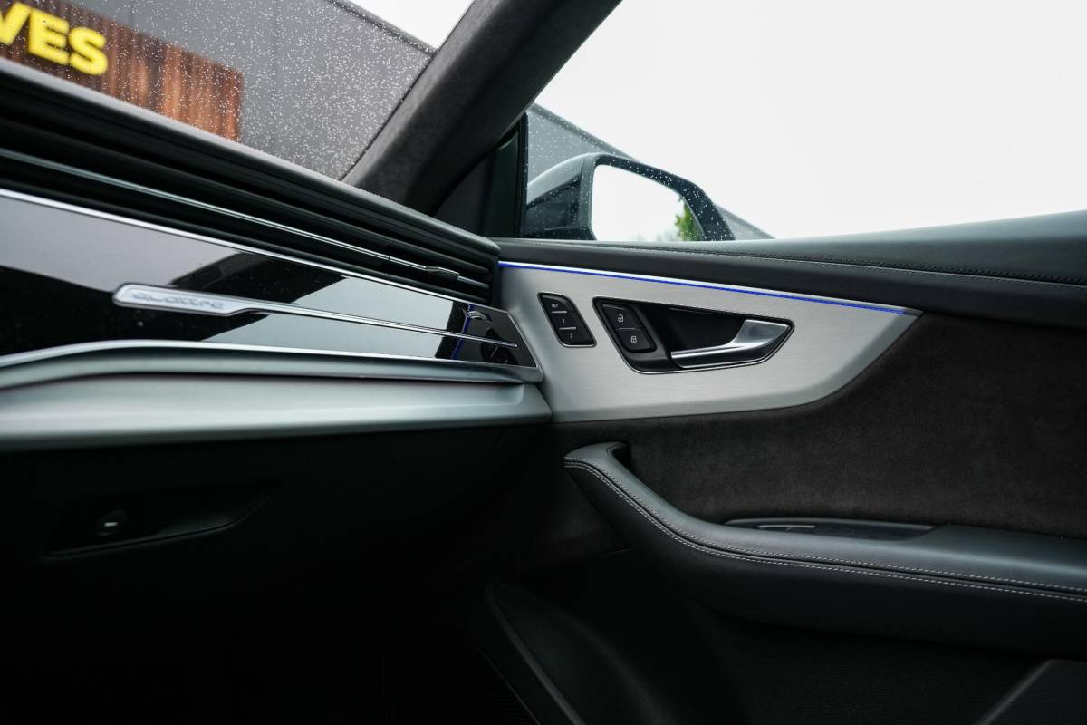 Audi Q8 Audi Q8 60 TFSI e quattro Competition B&O Panodak Carbon 360 Cam Dode Hoek ACC Stoelventilatie