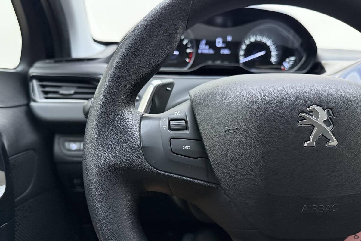 Peugeot 208 Peugeot 208 1.2 PureTech Active | Apple carplay/Android auto | Automaat | Airco | Cruise control | Stuurwiel multifunctioneel |