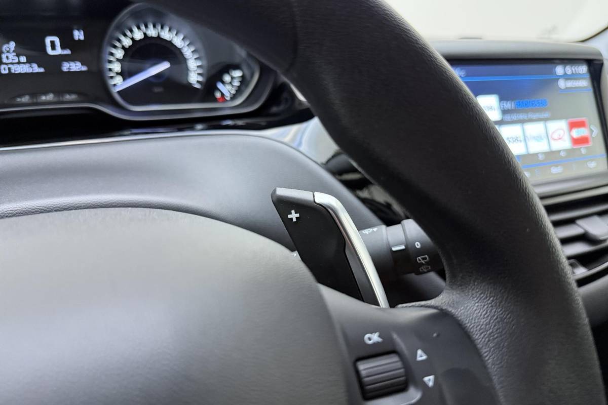 Peugeot 208 Peugeot 208 1.2 PureTech Active | Apple carplay/Android auto | Automaat | Airco | Cruise control | Stuurwiel multifunctioneel |
