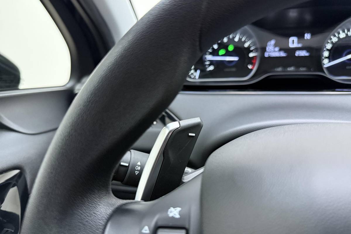 Peugeot 208 Peugeot 208 1.2 PureTech Active | Apple carplay/Android auto | Automaat | Airco | Cruise control | Stuurwiel multifunctioneel |