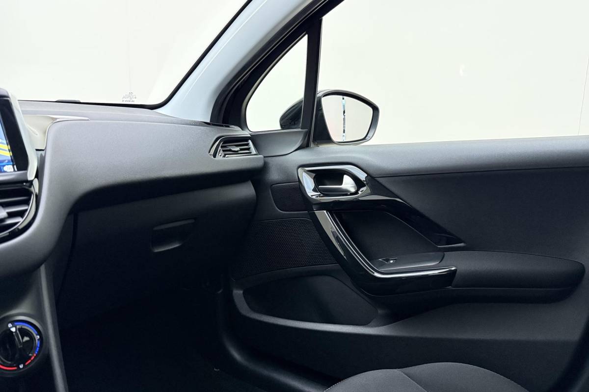 Peugeot 208 Peugeot 208 1.2 PureTech Active | Apple carplay/Android auto | Automaat | Airco | Cruise control | Stuurwiel multifunctioneel |