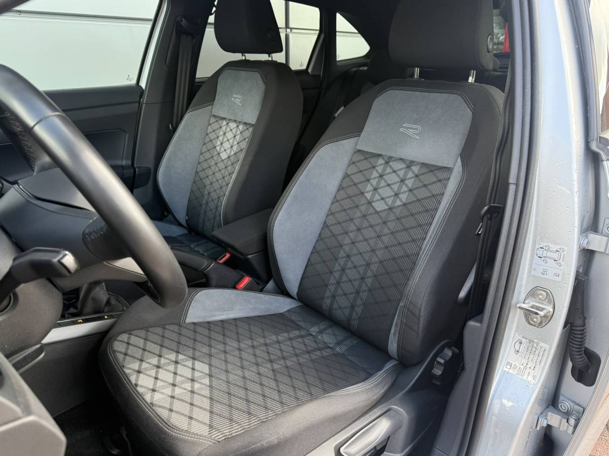 Volkswagen Taigo Volkswagen Taigo 1.0 TSI R-Line Business | 1e Eigenaar | NL Auto | Virtual | Navi |