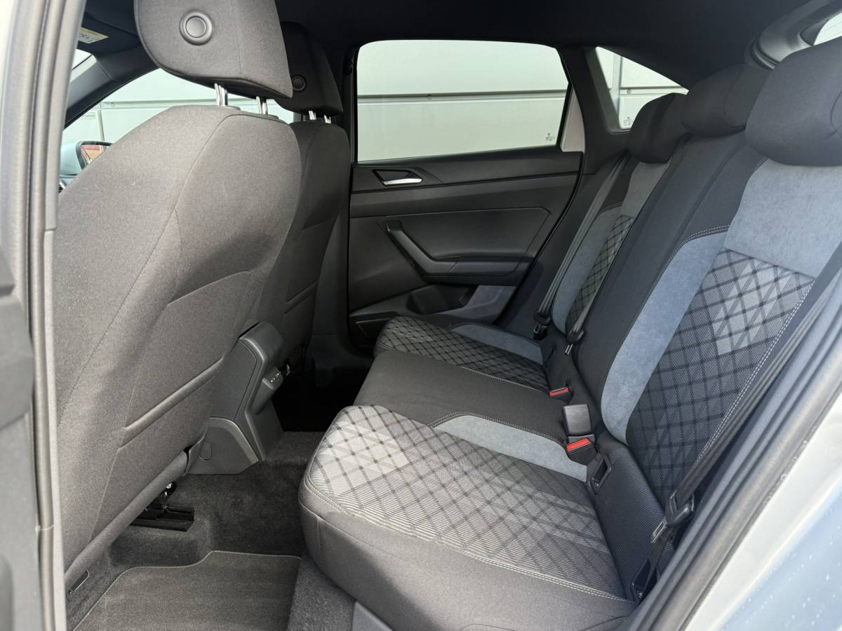 Volkswagen Taigo Volkswagen Taigo 1.0 TSI R-Line Business | 1e Eigenaar | NL Auto | Virtual | Navi |