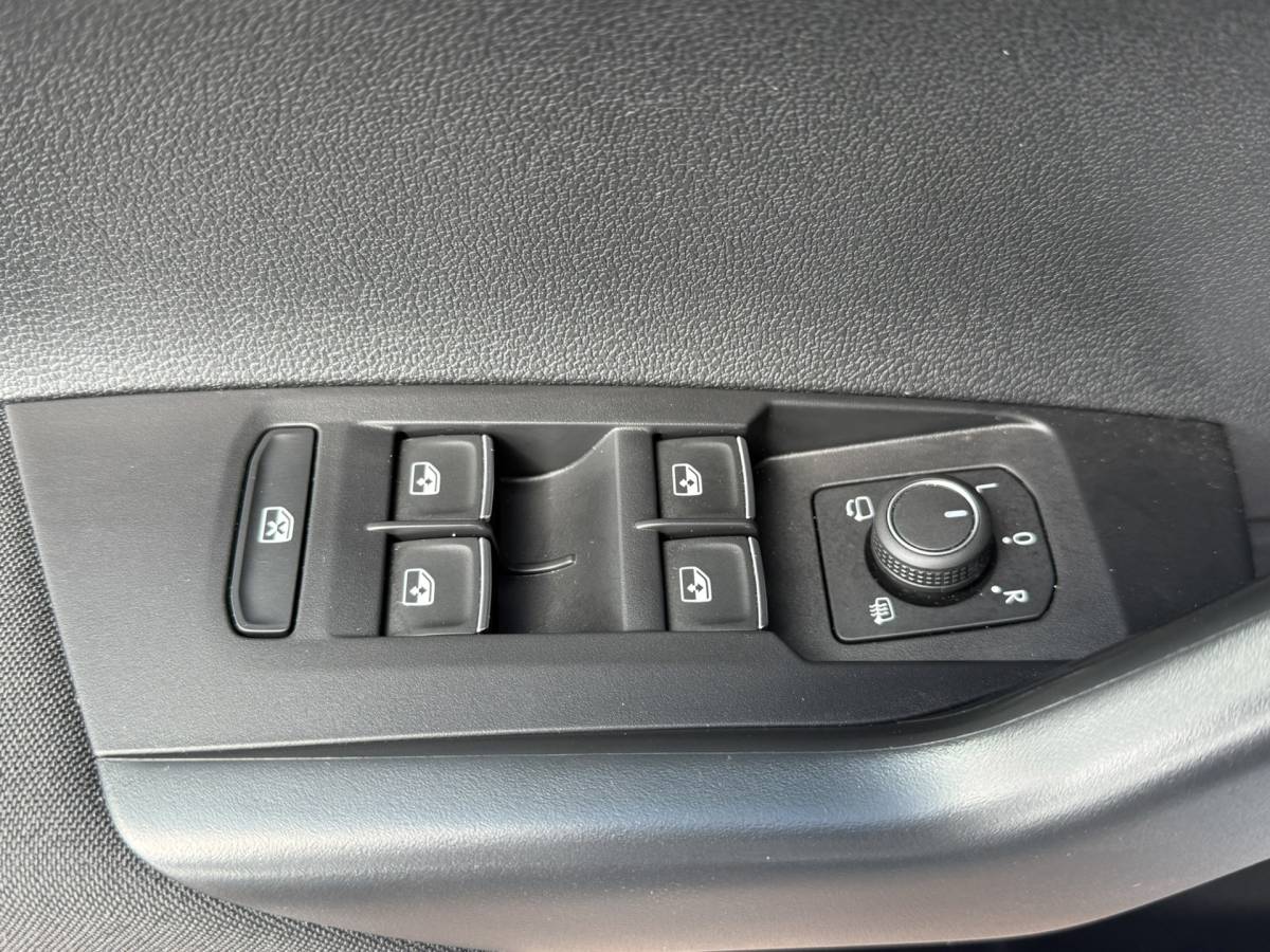 Volkswagen Taigo Volkswagen Taigo 1.0 TSI R-Line Business | 1e Eigenaar | NL Auto | Virtual | Navi |
