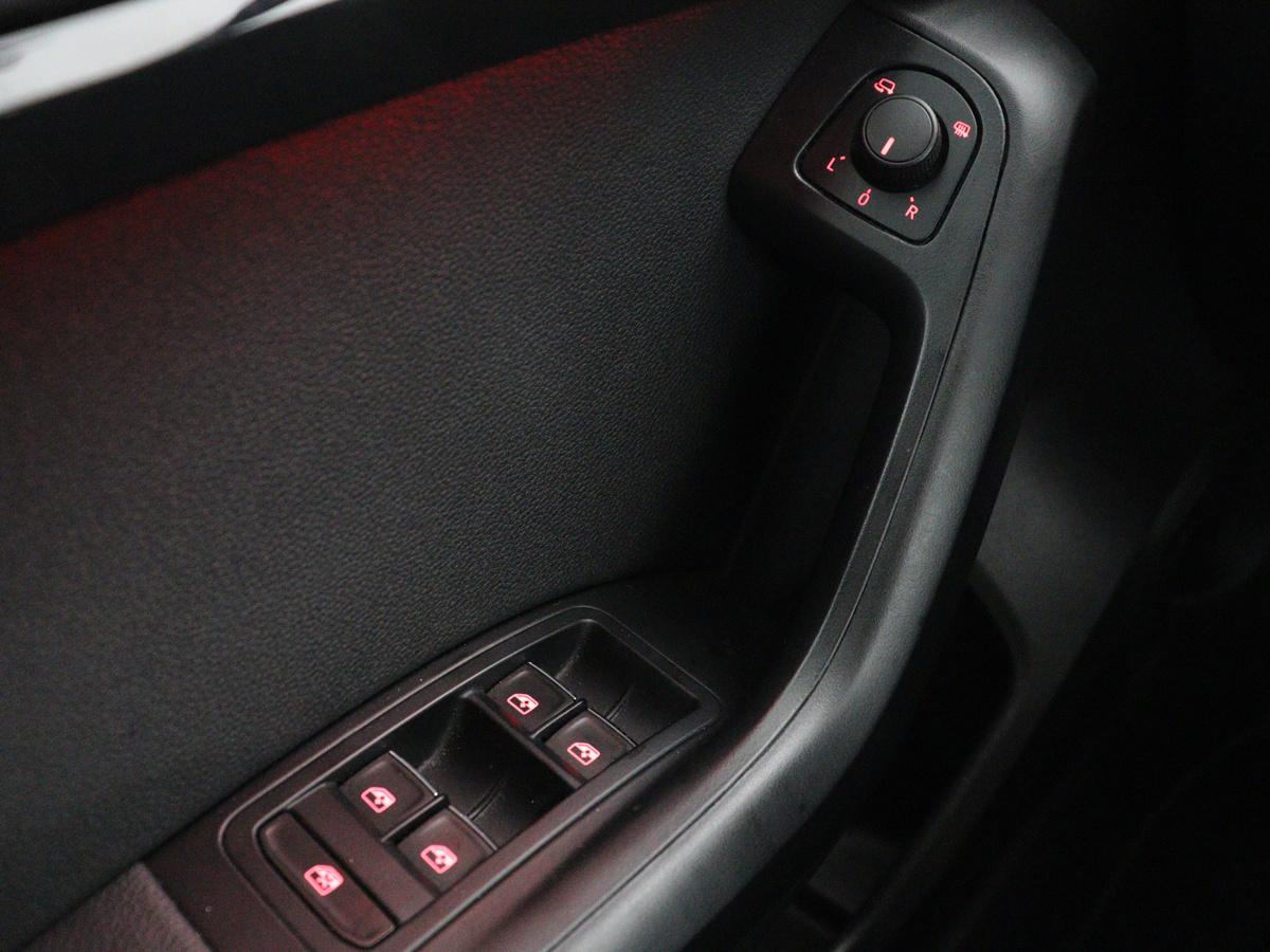 SEAT Ateca SEAT Ateca1.4 EcoTSI FR | Leder | Stoelverwarming | Climate control | Cruise control | Camera | Park assist | Carplay | Seat Sound | Navigatie | Sfeerverlichting