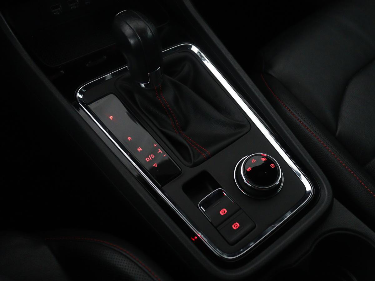 SEAT Ateca SEAT Ateca1.4 EcoTSI FR | Leder | Stoelverwarming | Climate control | Cruise control | Camera | Park assist | Carplay | Seat Sound | Navigatie | Sfeerverlichting