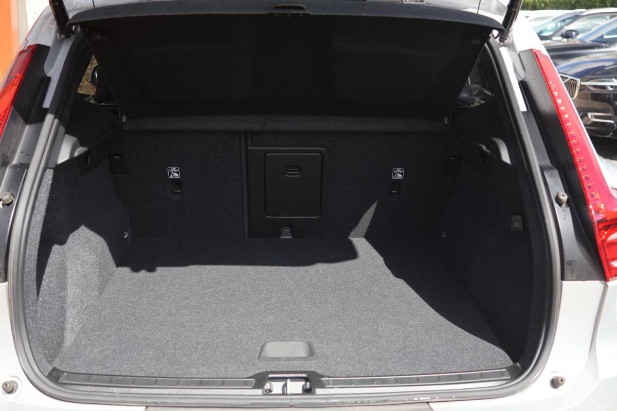 Volvo XC40 Volvo XC40 T4 Recharge Core Bright | Stoelverwarming | Trekhaak | Parkeercamera  | Keyless