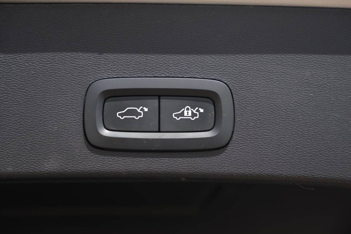Volvo XC40 Volvo XC40 T4 Recharge Core Bright | Stoelverwarming | Trekhaak | Parkeercamera  | Keyless