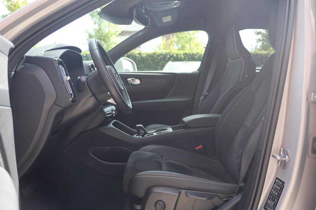 Volvo XC40 Volvo XC40 T4 Recharge Core Bright | Stoelverwarming | Trekhaak | Parkeercamera  | Keyless