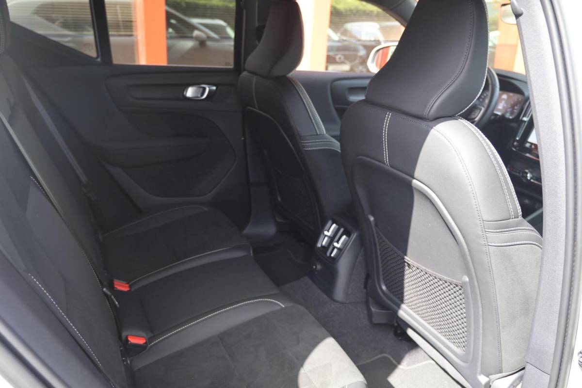 Volvo XC40 Volvo XC40 T4 Recharge Core Bright | Stoelverwarming | Trekhaak | Parkeercamera  | Keyless