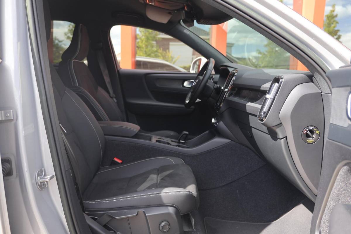 Volvo XC40 Volvo XC40 T4 Recharge Core Bright | Stoelverwarming | Trekhaak | Parkeercamera  | Keyless