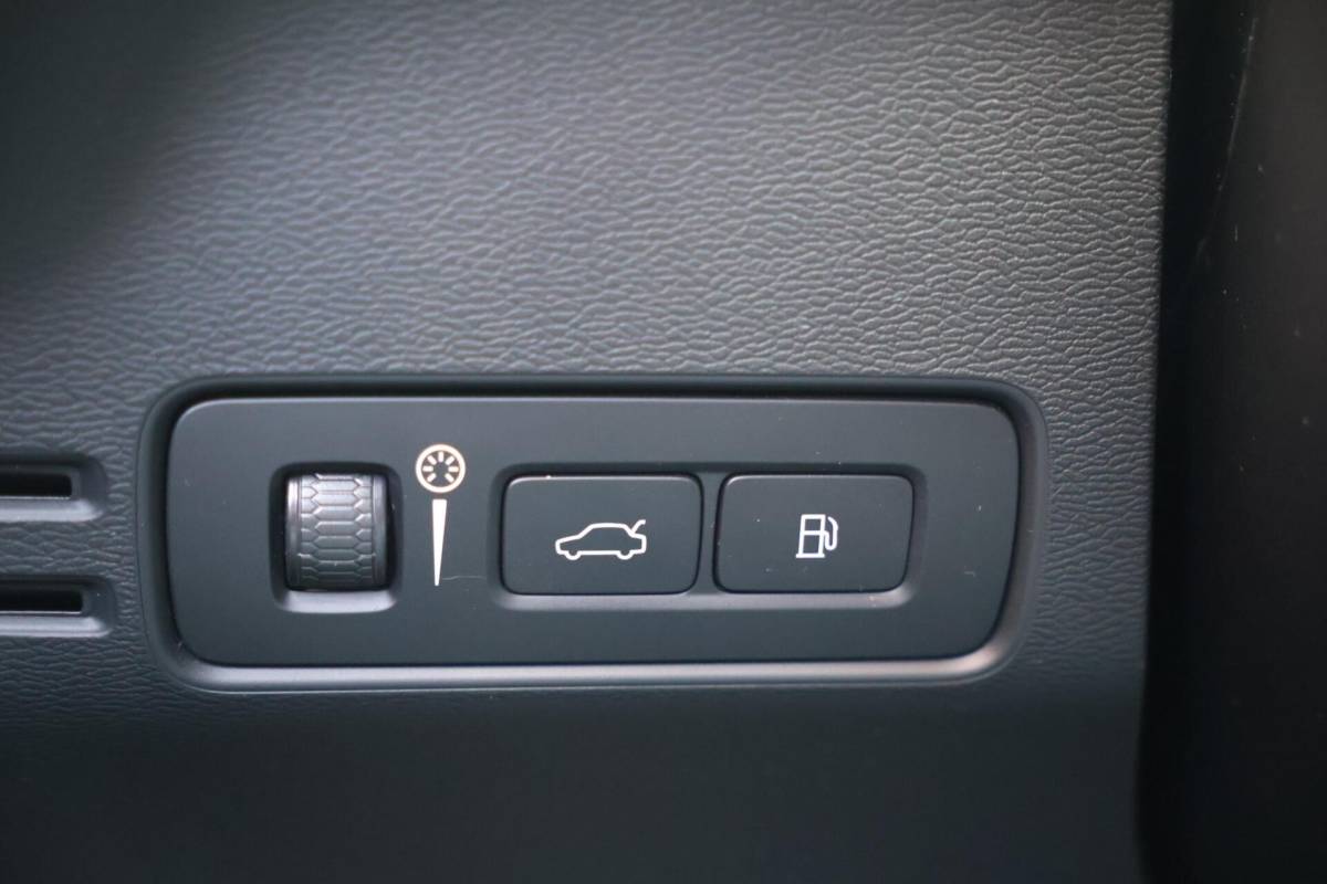 Volvo XC40 Volvo XC40 T4 Recharge Core Bright | Stoelverwarming | Trekhaak | Parkeercamera  | Keyless