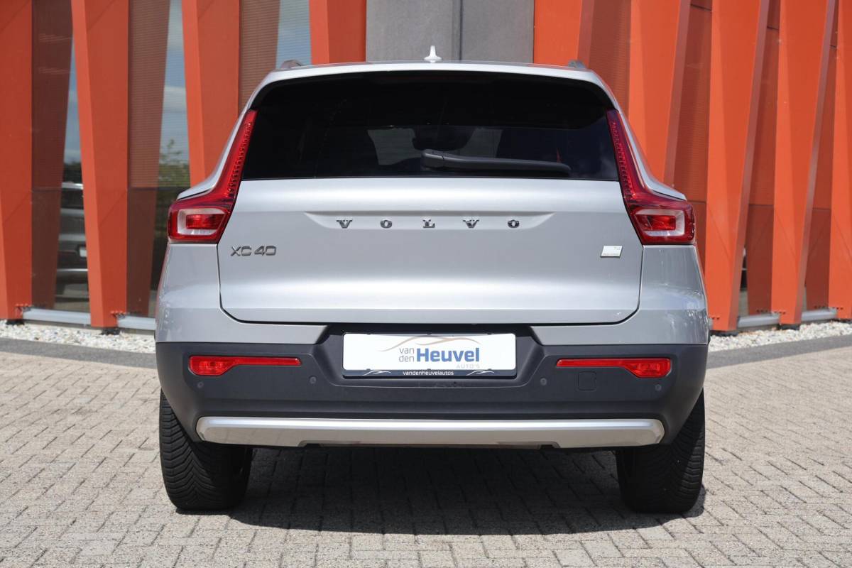Volvo XC40 Volvo XC40 T4 Recharge Core Bright | Stoelverwarming | Trekhaak | Parkeercamera  | Keyless