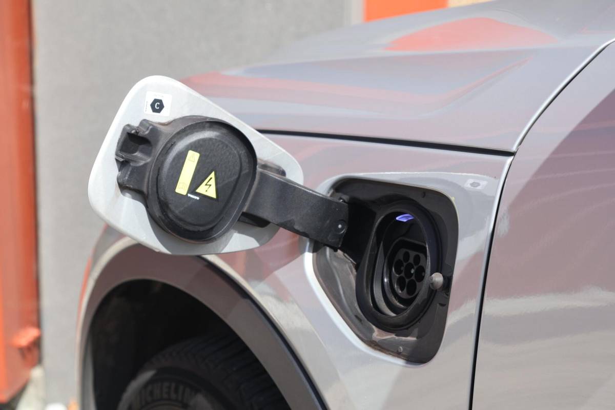 Volvo XC40 Volvo XC40 T4 Recharge Core Bright | Stoelverwarming | Trekhaak | Parkeercamera  | Keyless