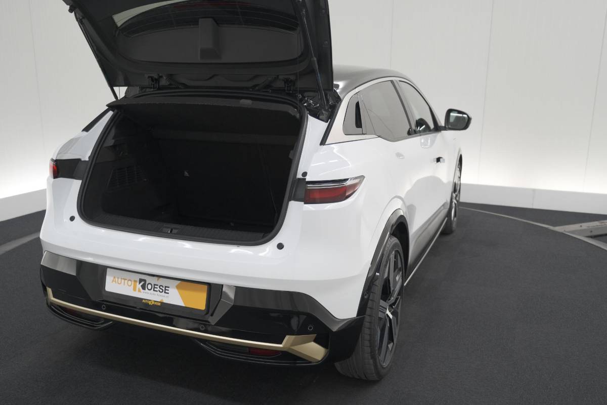 Renault Megane E-Tech Renault Megane E-Tech EV60 Optimum Charge Iconic | 360 Camera | Harman Kardon | Stoelmassage | Dodehoekdetectie | SOH 93,1%