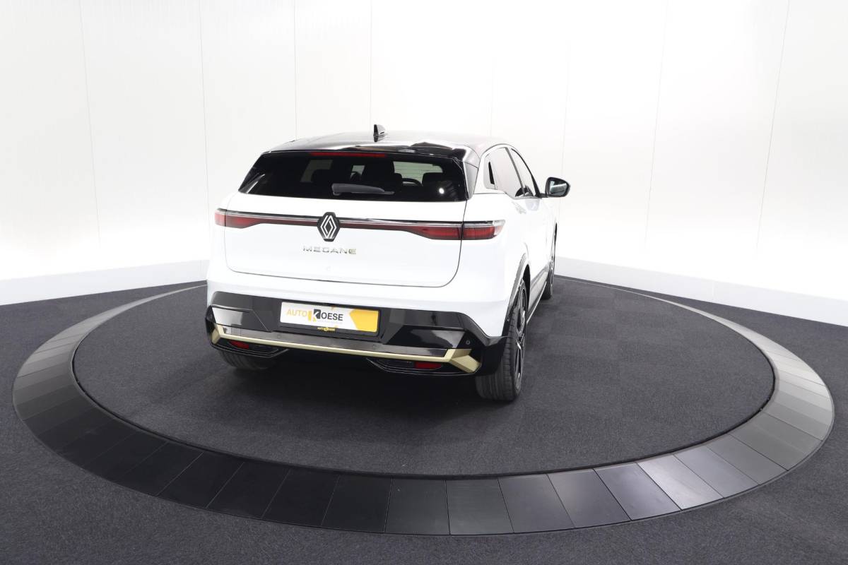 Renault Megane E-Tech Renault Megane E-Tech EV60 Optimum Charge Iconic | 360 Camera | Harman Kardon | Stoelmassage | Dodehoekdetectie | SOH 93,1%