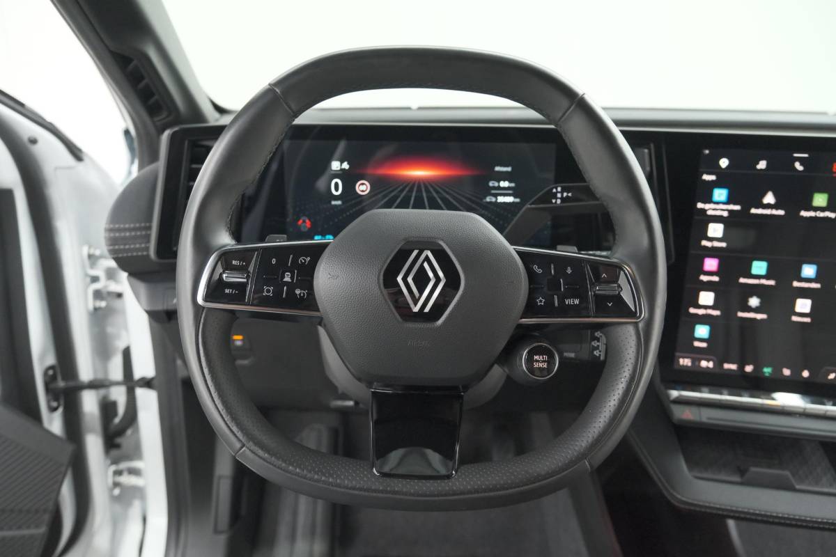 Renault Megane E-Tech Renault Megane E-Tech EV60 Optimum Charge Iconic | 360 Camera | Harman Kardon | Stoelmassage | Dodehoekdetectie | SOH 93,1%