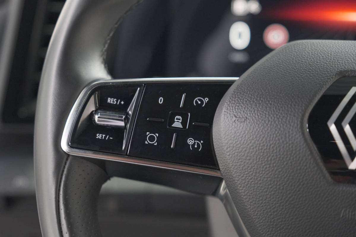 Renault Megane E-Tech Renault Megane E-Tech EV60 Optimum Charge Iconic | 360 Camera | Harman Kardon | Stoelmassage | Dodehoekdetectie | SOH 93,1%