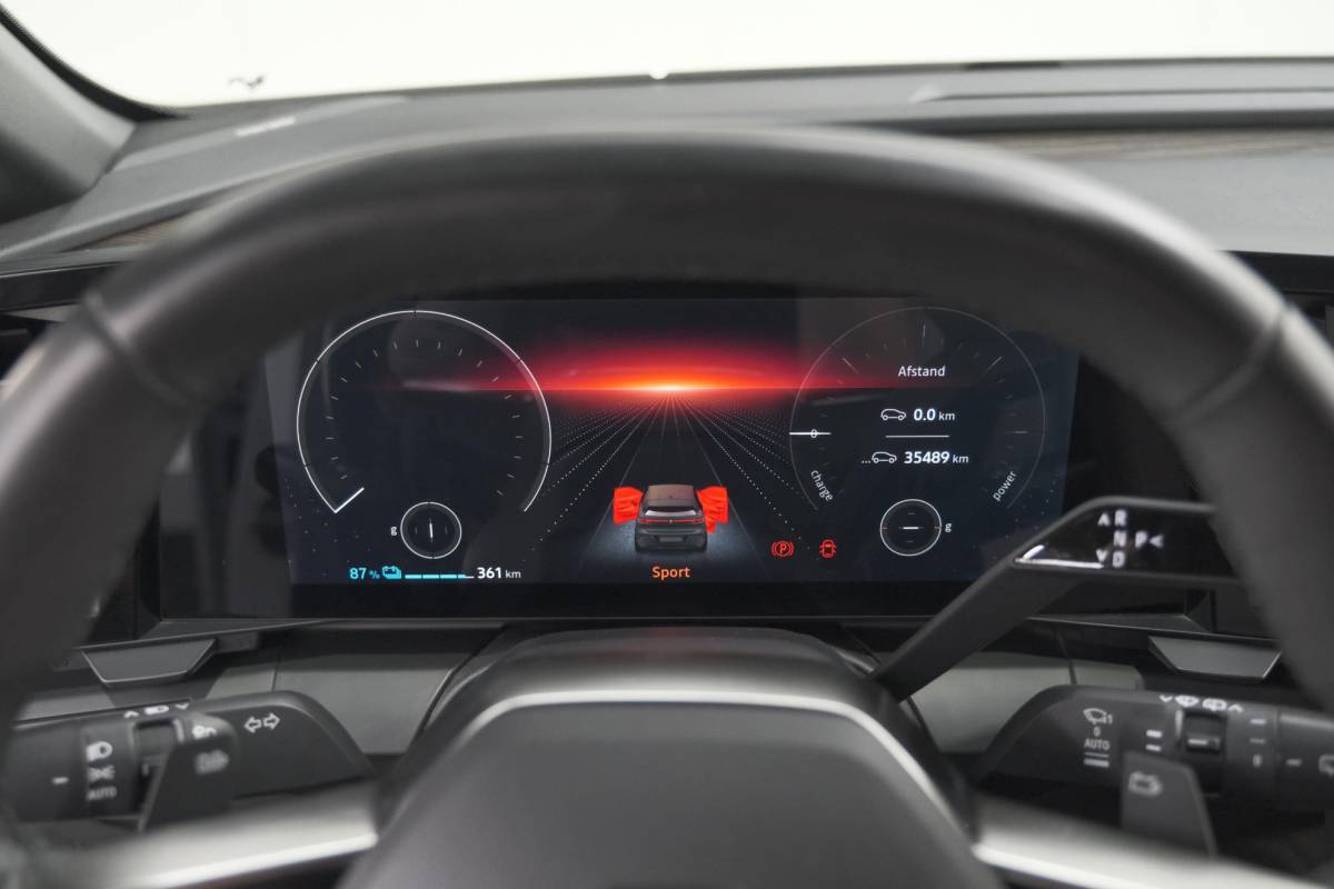 Renault Megane E-Tech Renault Megane E-Tech EV60 Optimum Charge Iconic | 360 Camera | Harman Kardon | Stoelmassage | Dodehoekdetectie | SOH 93,1%