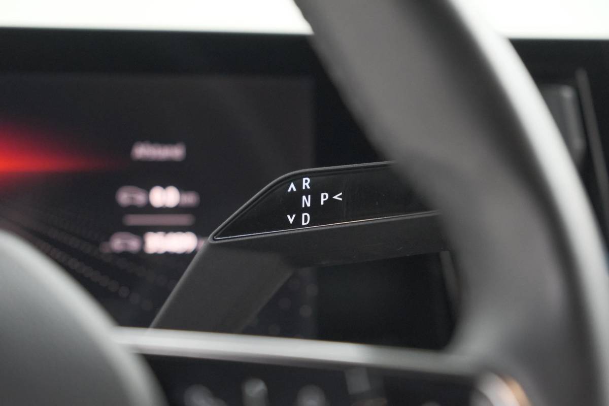 Renault Megane E-Tech Renault Megane E-Tech EV60 Optimum Charge Iconic | 360 Camera | Harman Kardon | Stoelmassage | Dodehoekdetectie | SOH 93,1%