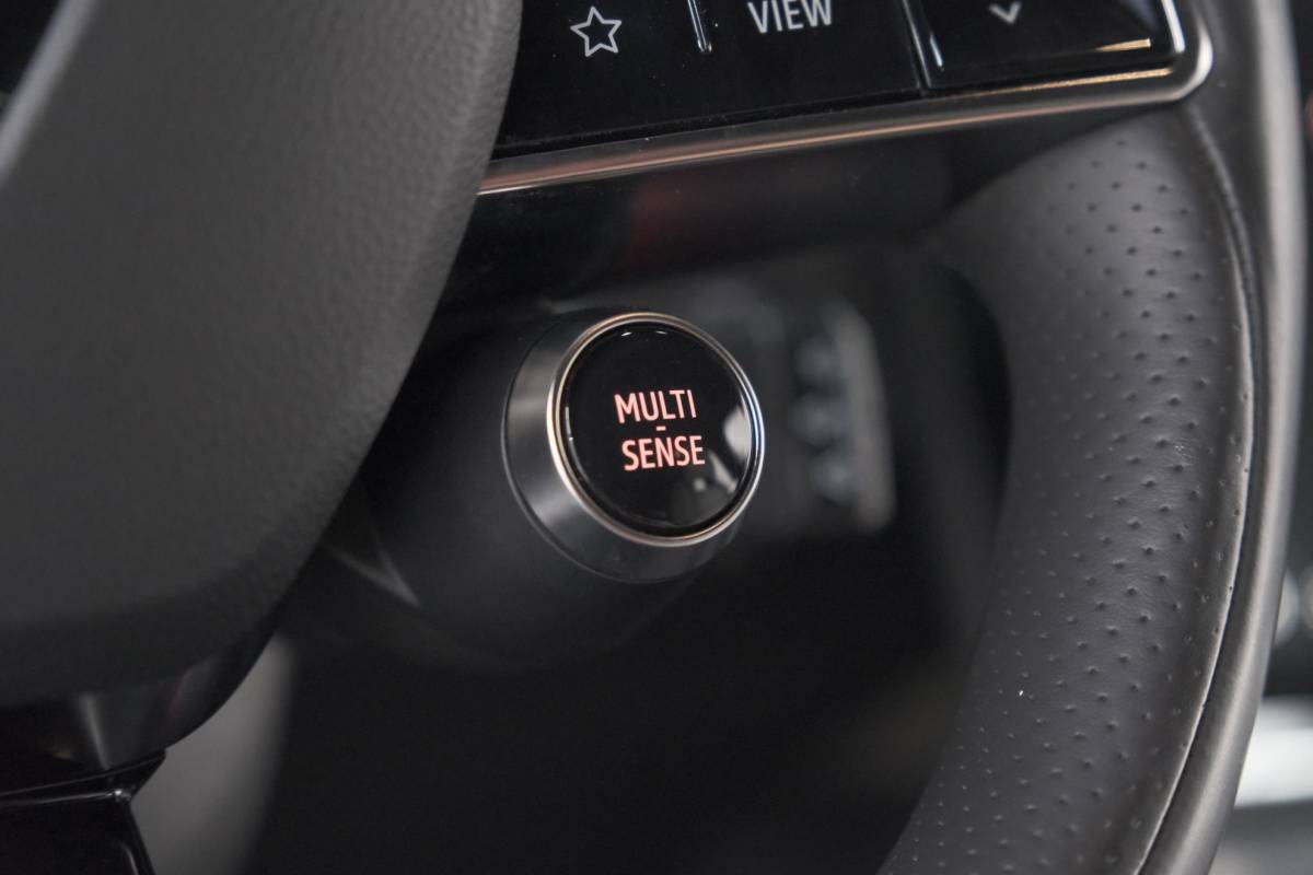 Renault Megane E-Tech Renault Megane E-Tech EV60 Optimum Charge Iconic | 360 Camera | Harman Kardon | Stoelmassage | Dodehoekdetectie | SOH 93,1%