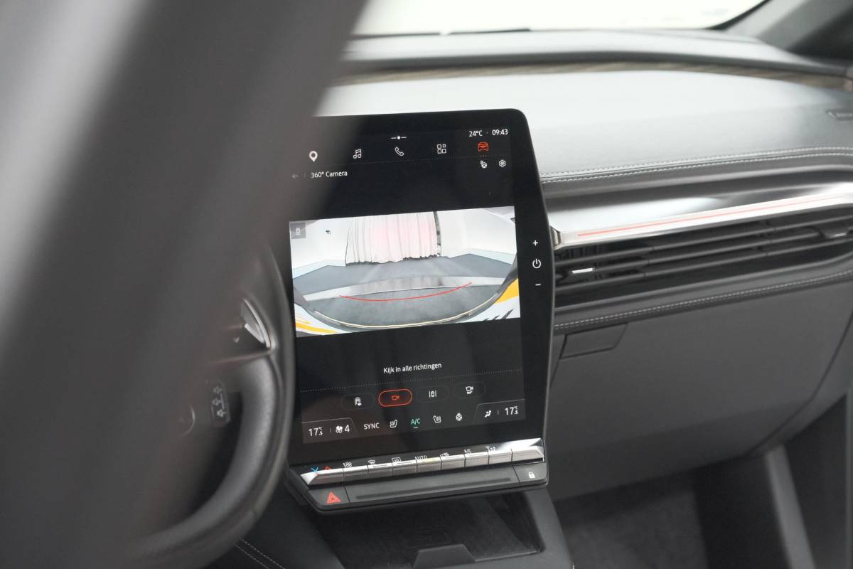 Renault Megane E-Tech Renault Megane E-Tech EV60 Optimum Charge Iconic | 360 Camera | Harman Kardon | Stoelmassage | Dodehoekdetectie | SOH 93,1%