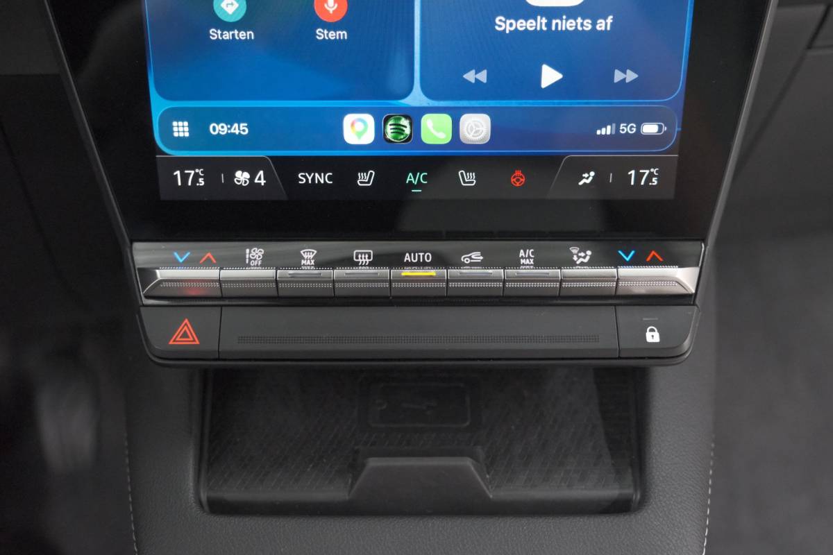 Renault Megane E-Tech Renault Megane E-Tech EV60 Optimum Charge Iconic | 360 Camera | Harman Kardon | Stoelmassage | Dodehoekdetectie | SOH 93,1%