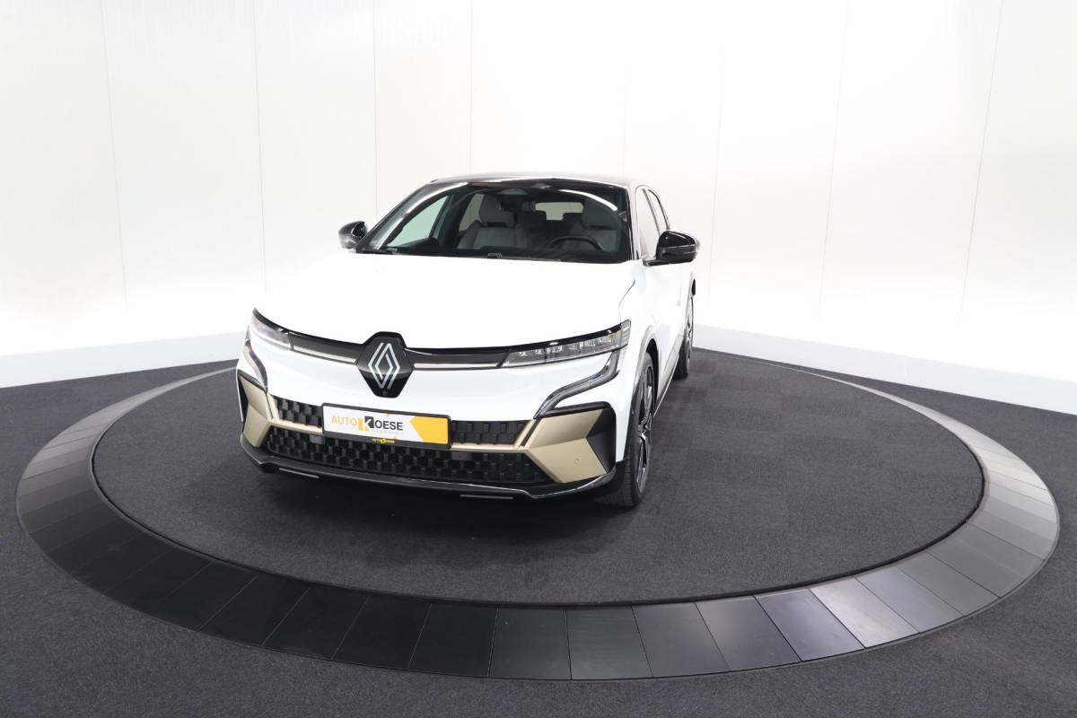 Renault Megane E-Tech Renault Megane E-Tech EV60 Optimum Charge Iconic | 360 Camera | Harman Kardon | Stoelmassage | Dodehoekdetectie | SOH 93,1%