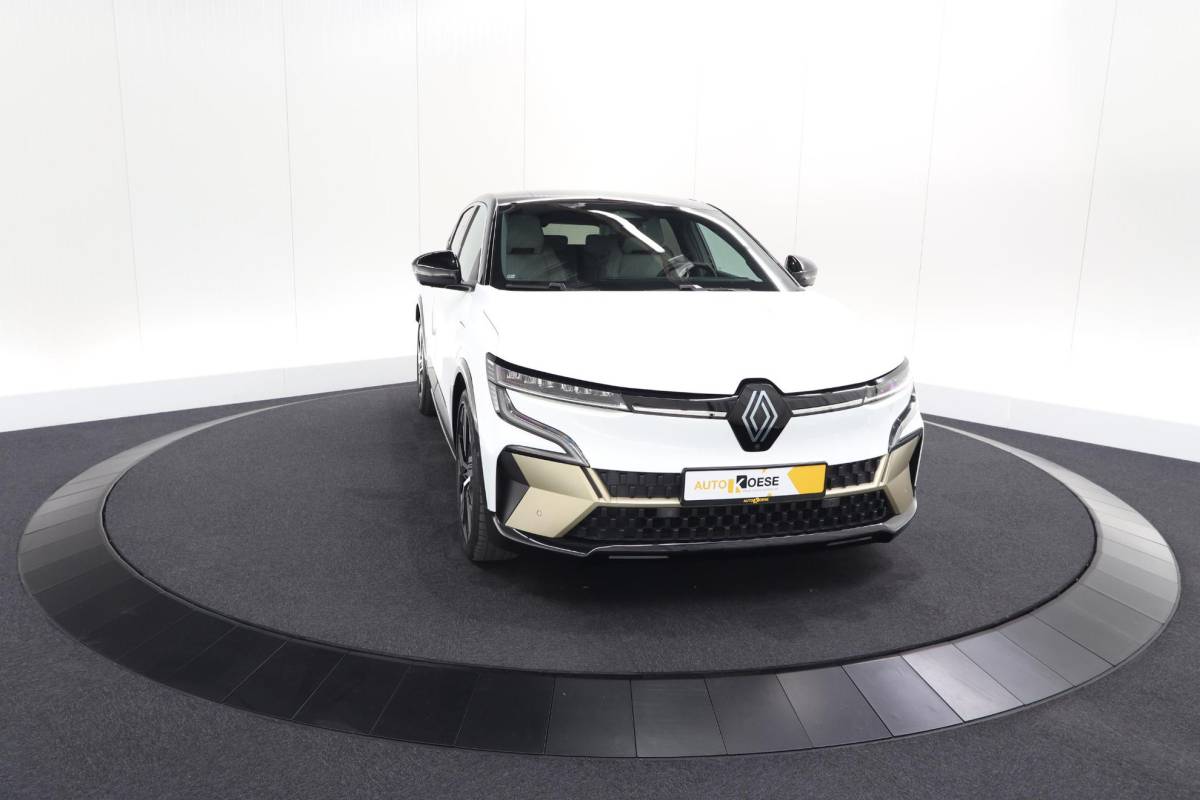 Renault Megane E-Tech Renault Megane E-Tech EV60 Optimum Charge Iconic | 360 Camera | Harman Kardon | Stoelmassage | Dodehoekdetectie | SOH 93,1%