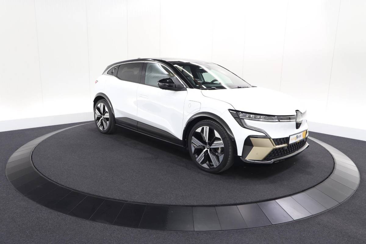 Renault Megane E-Tech Renault Megane E-Tech EV60 Optimum Charge Iconic | 360 Camera | Harman Kardon | Stoelmassage | Dodehoekdetectie | SOH 93,1%