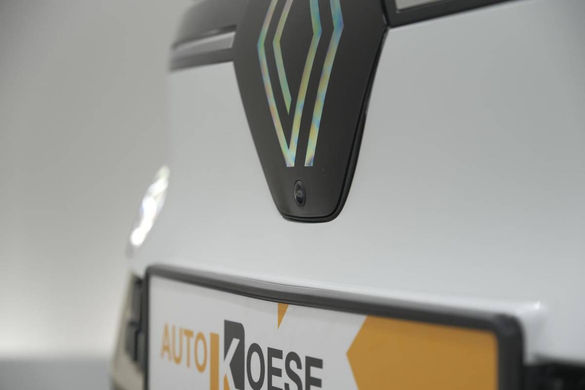 Renault Megane E-Tech Renault Megane E-Tech EV60 Optimum Charge Iconic | 360 Camera | Harman Kardon | Stoelmassage | Dodehoekdetectie | SOH 93,1%