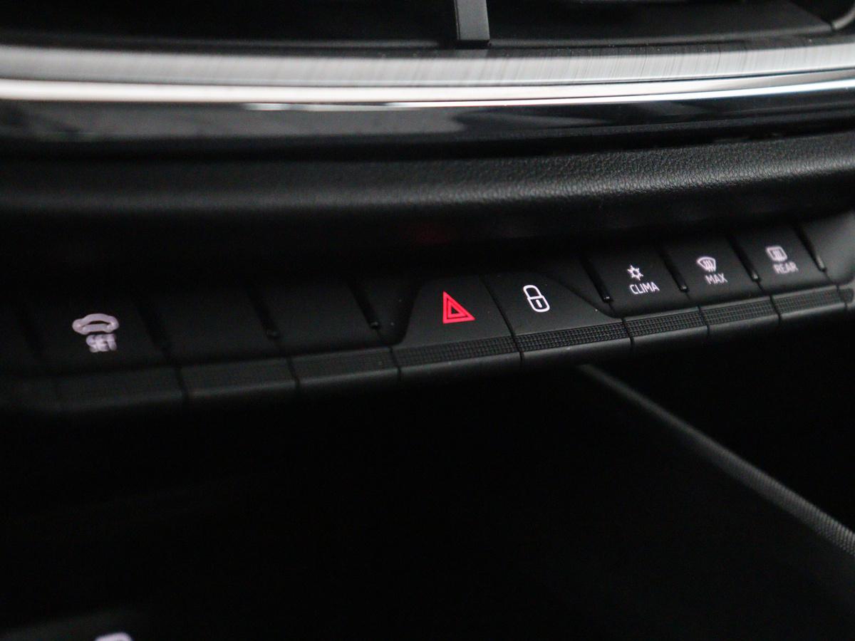 Škoda Enyaq iV Skoda Enyaq iV 60 | SOH 93,0% | Half leder | Cruise control |  Carplay | Climate control | Lane assist | Park assist | Trekhaak | Sfeerverlichting | Navigatie | Bluetooth