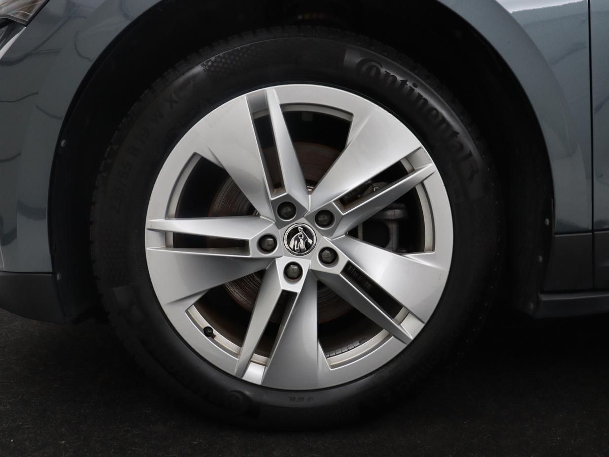 Škoda Enyaq iV Skoda Enyaq iV 60 | SOH 93,0% | Half leder | Cruise control |  Carplay | Climate control | Lane assist | Park assist | Trekhaak | Sfeerverlichting | Navigatie | Bluetooth