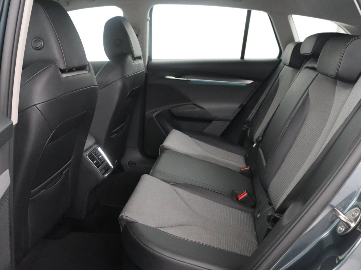 Škoda Enyaq iV Skoda Enyaq iV 60 | SOH 93,0% | Half leder | Cruise control |  Carplay | Climate control | Lane assist | Park assist | Trekhaak | Sfeerverlichting | Navigatie | Bluetooth