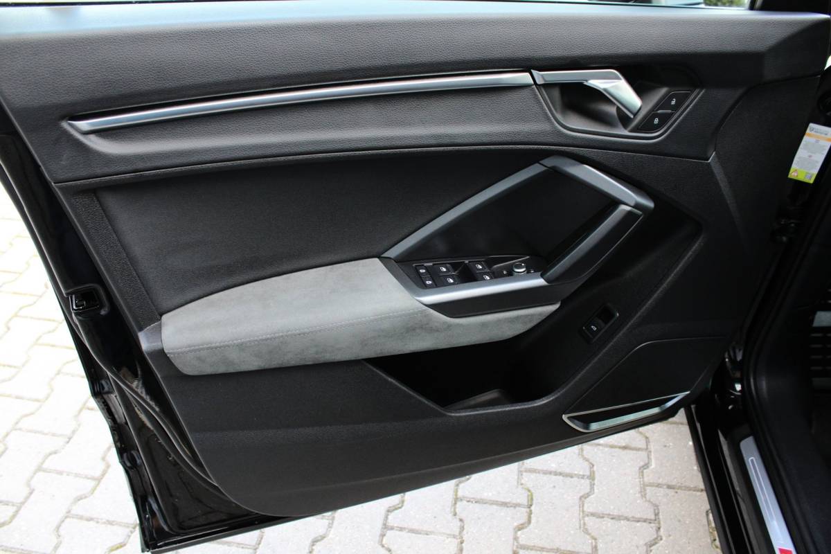 Audi Q3 Audi Q3 Sportback 35 TFSI S EDITION | S LINE | B&O | CAMERA | LED-MATRIX | VIRTUAL | STANDKACHEL | TREKHAAK | 20” | 1E EIG!