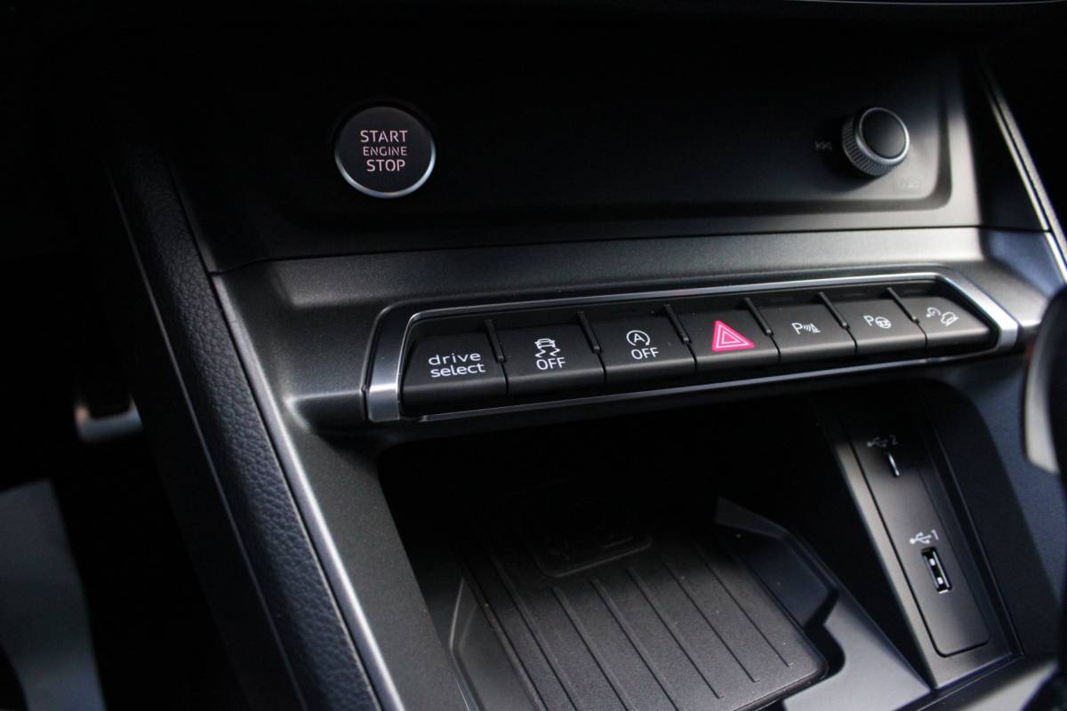 Audi Q3 Audi Q3 Sportback 35 TFSI S EDITION | S LINE | B&O | CAMERA | LED-MATRIX | VIRTUAL | STANDKACHEL | TREKHAAK | 20” | 1E EIG!